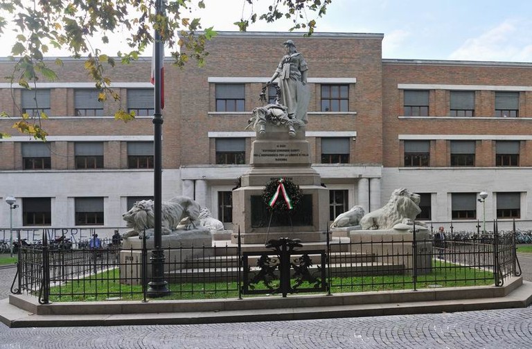 il monumento in Piazza Anita Garibaldi